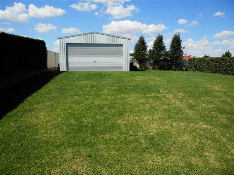 35 Rainbow Dr, Estella NSW 2650