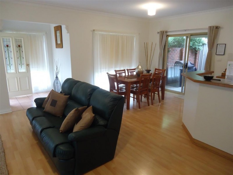 1/24 Lindsay  Street, Turvey Park NSW 2650