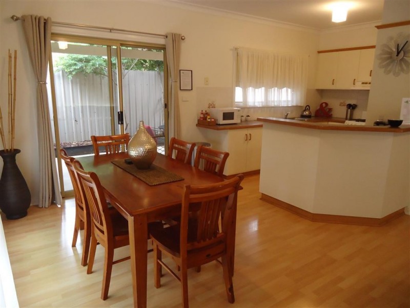 1/24 Lindsay  Street, Turvey Park NSW 2650