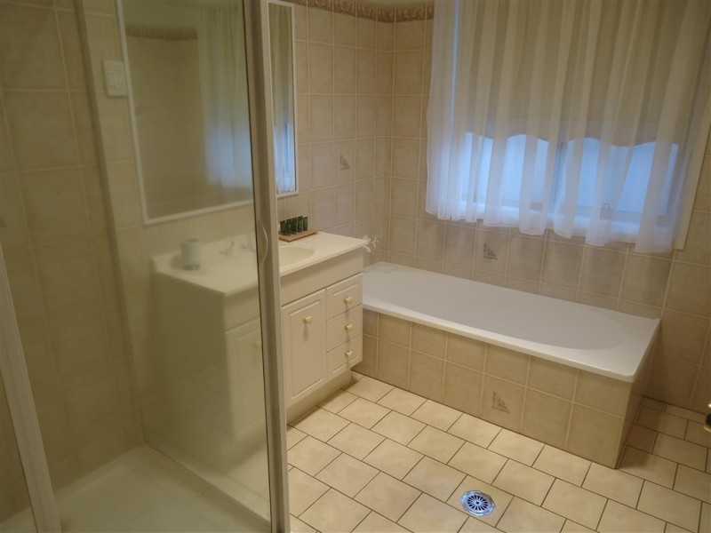 1/24 Lindsay  Street, Turvey Park NSW 2650