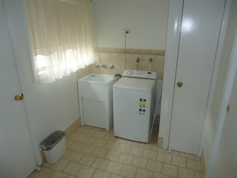 1/24 Lindsay  Street, Turvey Park NSW 2650