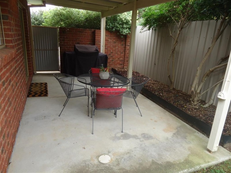 1/24 Lindsay  Street, Turvey Park NSW 2650