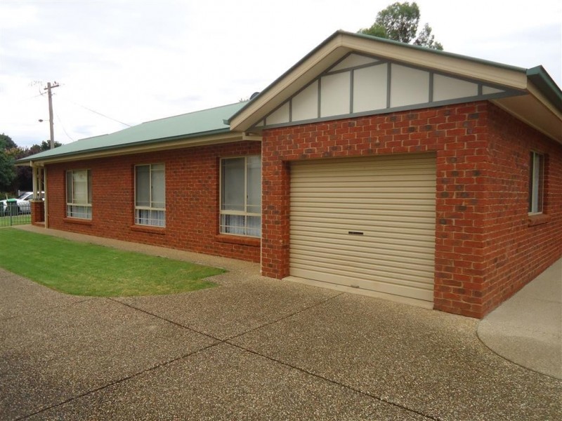 1/24 Lindsay  Street, Turvey Park NSW 2650