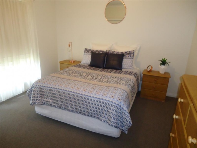 2/24 Lindsay Street, Turvey Park NSW 2650