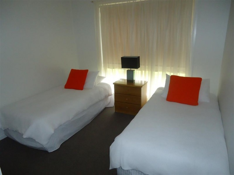 2/24 Lindsay Street, Turvey Park NSW 2650