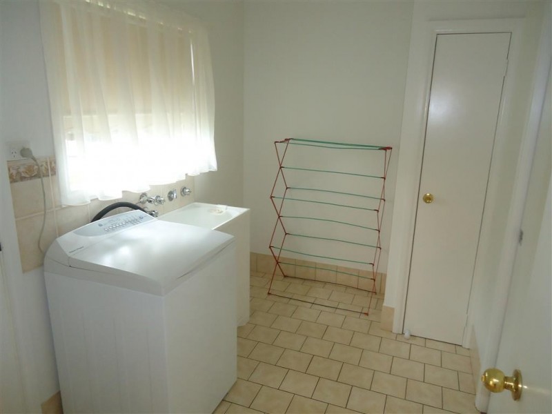 2/24 Lindsay Street, Turvey Park NSW 2650