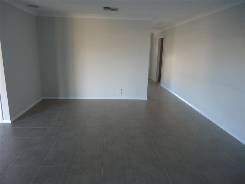 6 Ellerslie St, Gobbagombalin NSW 2650