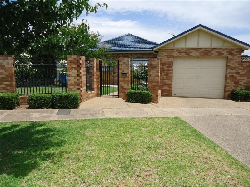 18 Shaw Street, Wagga Wagga NSW 2650