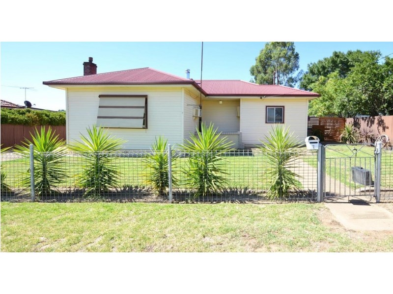 7 Gloucester Street, Junee NSW 2663