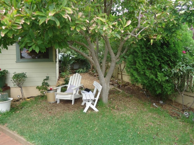11 Coleman Street, Turvey Park NSW 2650