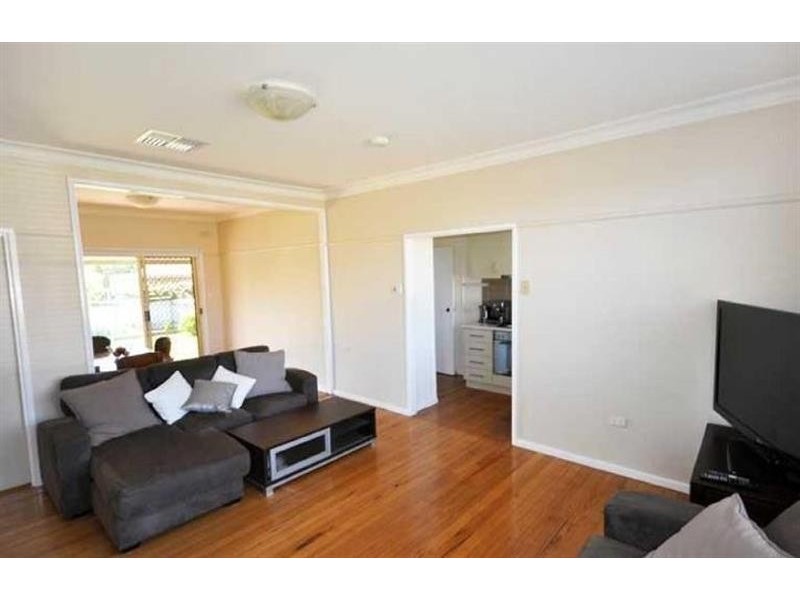 6 Gowrie Parade, Mount Austin NSW 2650