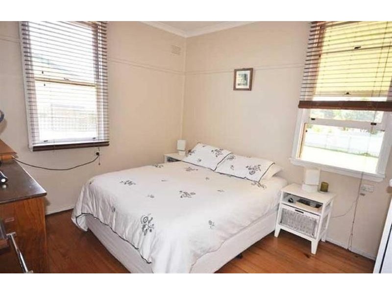 6 Gowrie Parade, Mount Austin NSW 2650