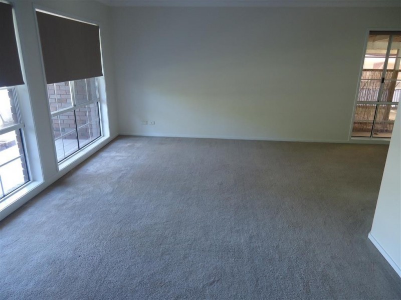 16 Overdale Drive, Bourkelands NSW 2650