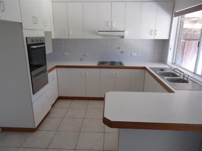 16 Overdale Drive, Bourkelands NSW 2650