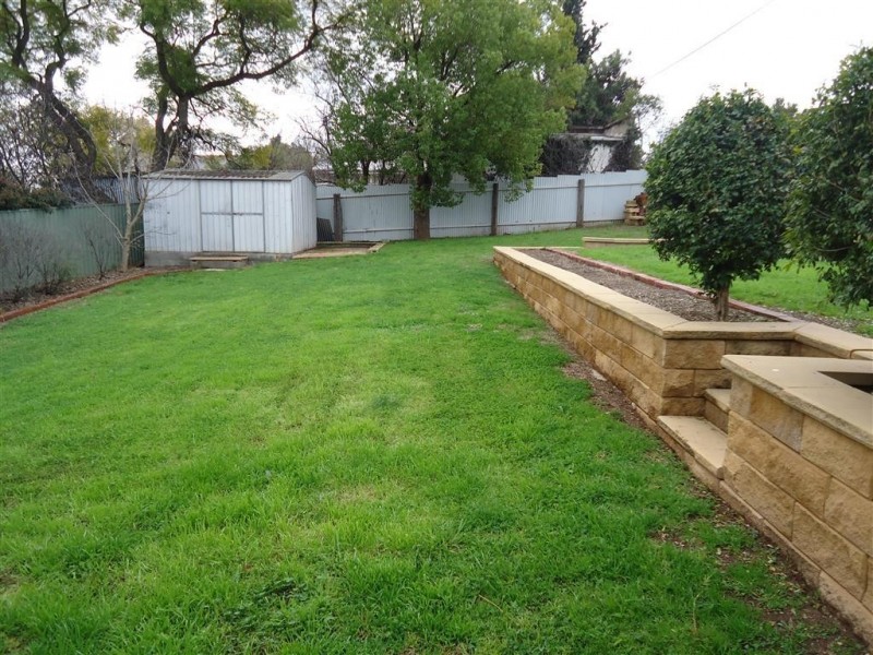 25 Sunshine Avenue, Turvey Park NSW 2650