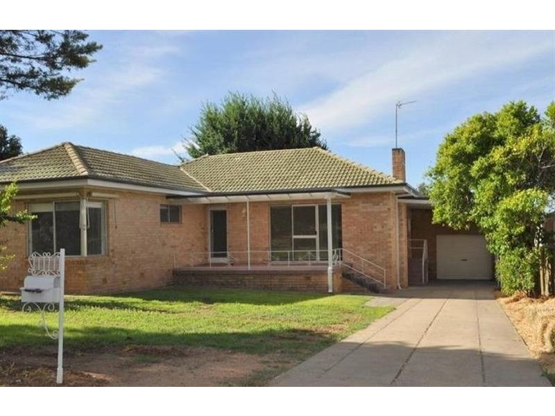 10 Acacia Street, Kooringal NSW 2650