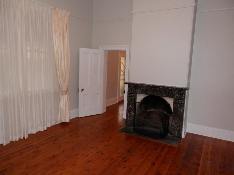 106 Gurwood Street, Wagga Wagga NSW 2650