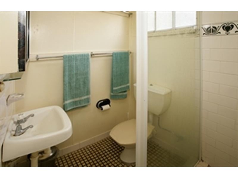 4 Kildare Street, Turvey Park NSW 2650