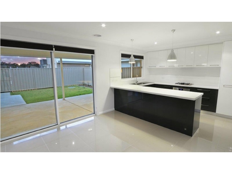 27 Bradman Drive, Boorooma NSW 2650