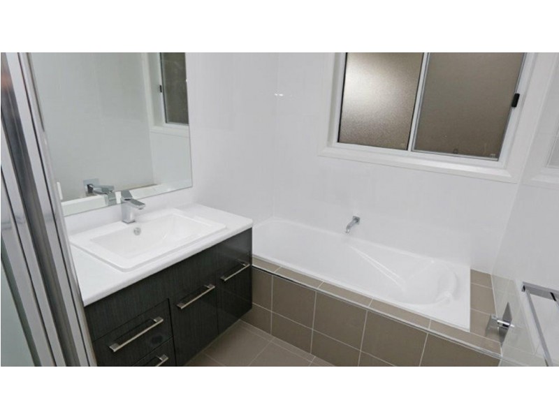 27 Bradman Drive, Boorooma NSW 2650