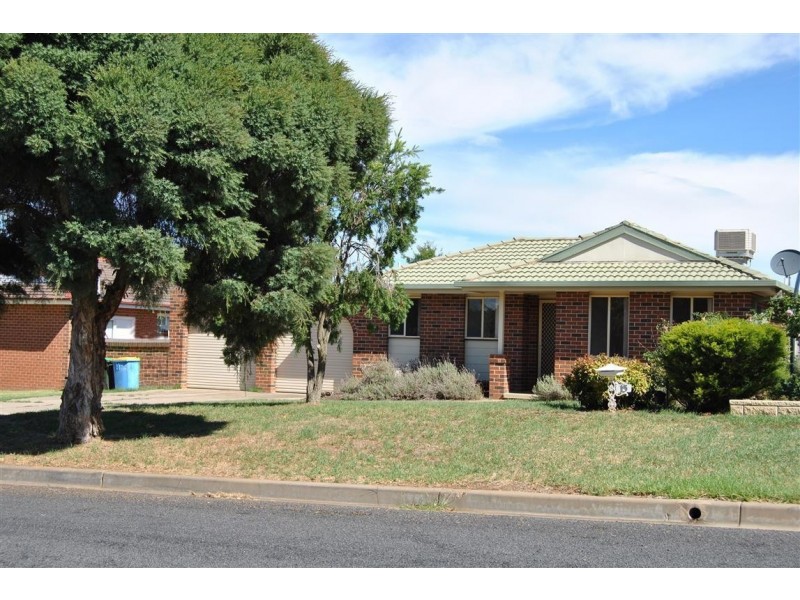 15 Canola Place, Estella NSW 2650