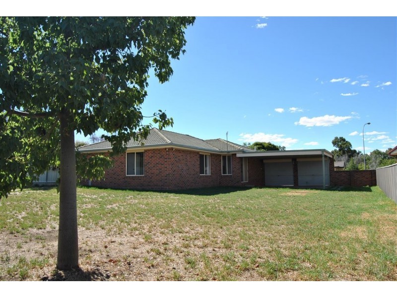 15 Canola Place, Estella NSW 2650