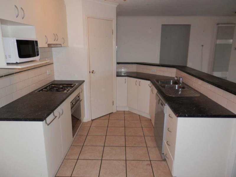 75 Yentoo Drive, Glenfield Park NSW 2650