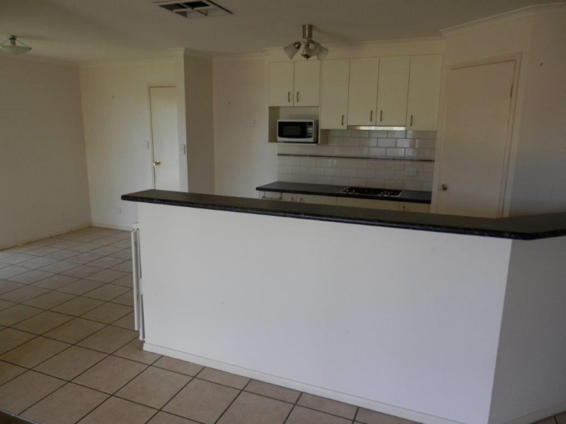 75 Yentoo Drive, Glenfield Park NSW 2650