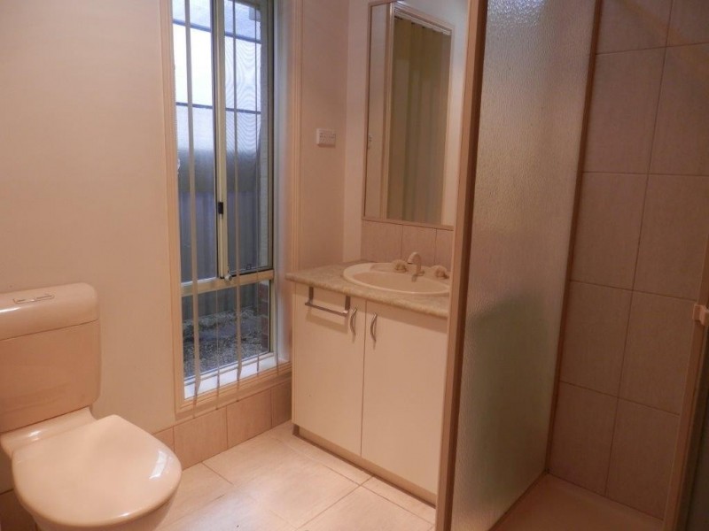 75 Yentoo Drive, Glenfield Park NSW 2650