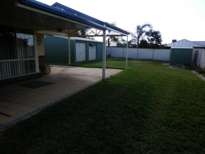 75 Yentoo Drive, Glenfield Park NSW 2650