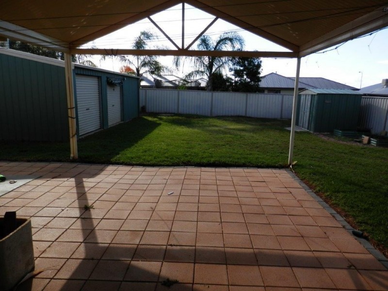 75 Yentoo Drive, Glenfield Park NSW 2650