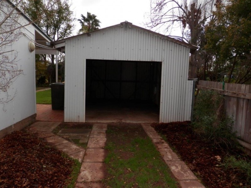 69 Drummond  Street, Lockhart NSW 2656