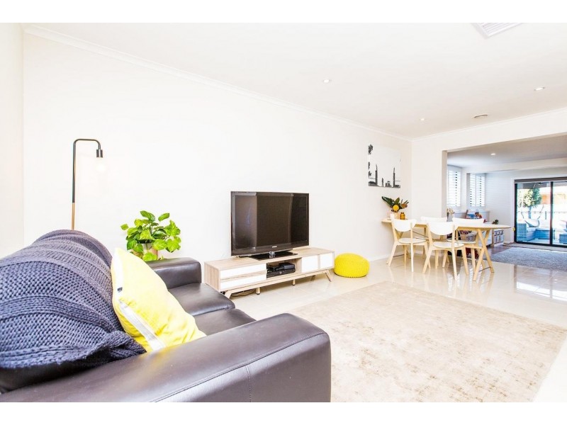 6 Ilex Street, Lake Albert NSW 2650