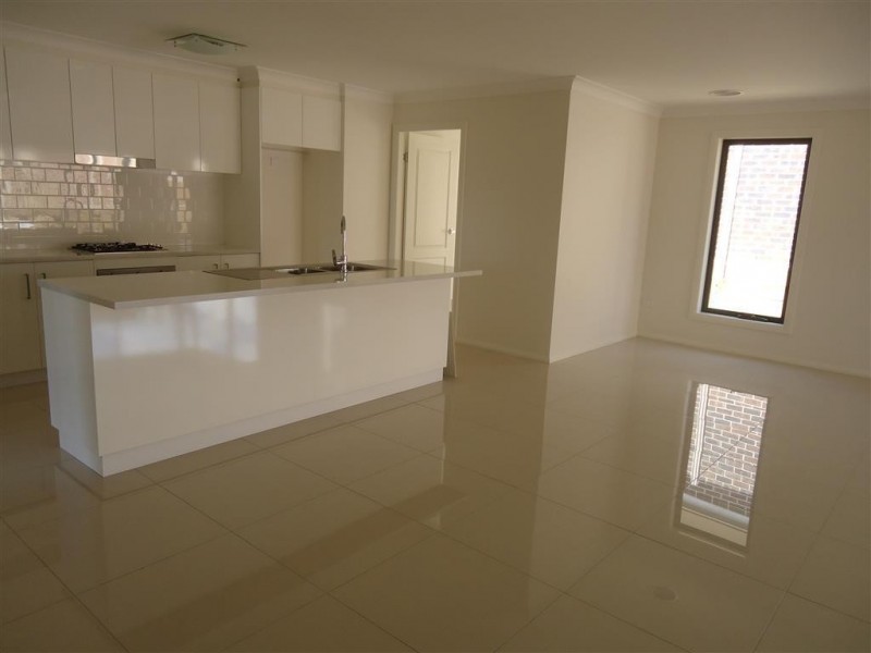 1/56 Ross Parkway, Gobbagombalin NSW 2650