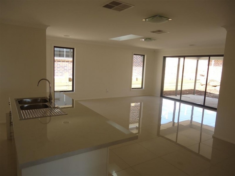 1/56 Ross Parkway, Gobbagombalin NSW 2650