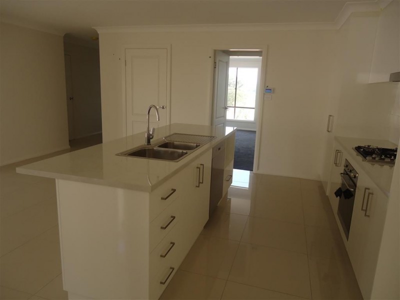 1/56 Ross Parkway, Gobbagombalin NSW 2650