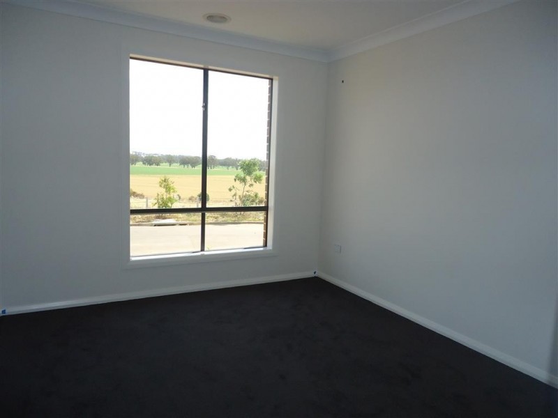 1/56 Ross Parkway, Gobbagombalin NSW 2650