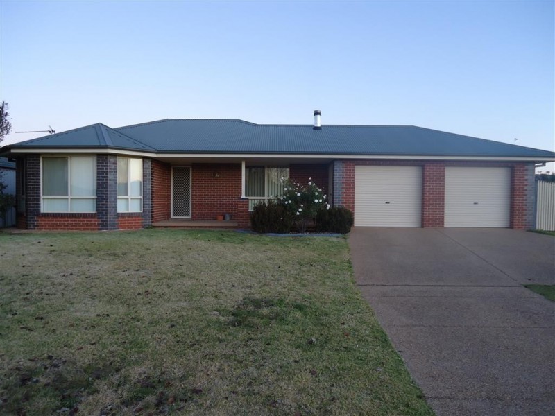 1 Kamaroo Court, Glenfield Park NSW 2650