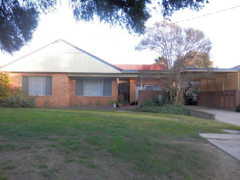 4 Acacia Street, Kooringal NSW 2650