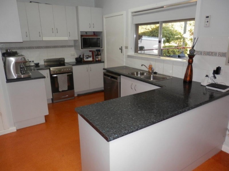 4 Acacia Street, Kooringal NSW 2650