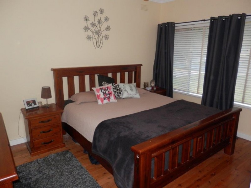 4 Acacia Street, Kooringal NSW 2650