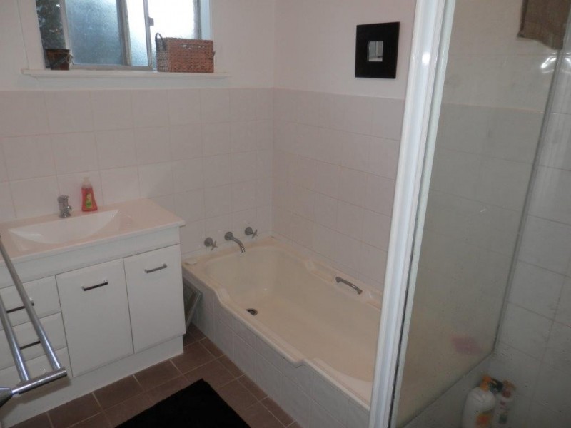 4 Acacia Street, Kooringal NSW 2650