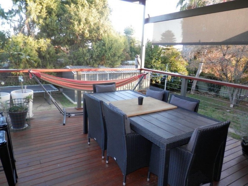 4 Acacia Street, Kooringal NSW 2650