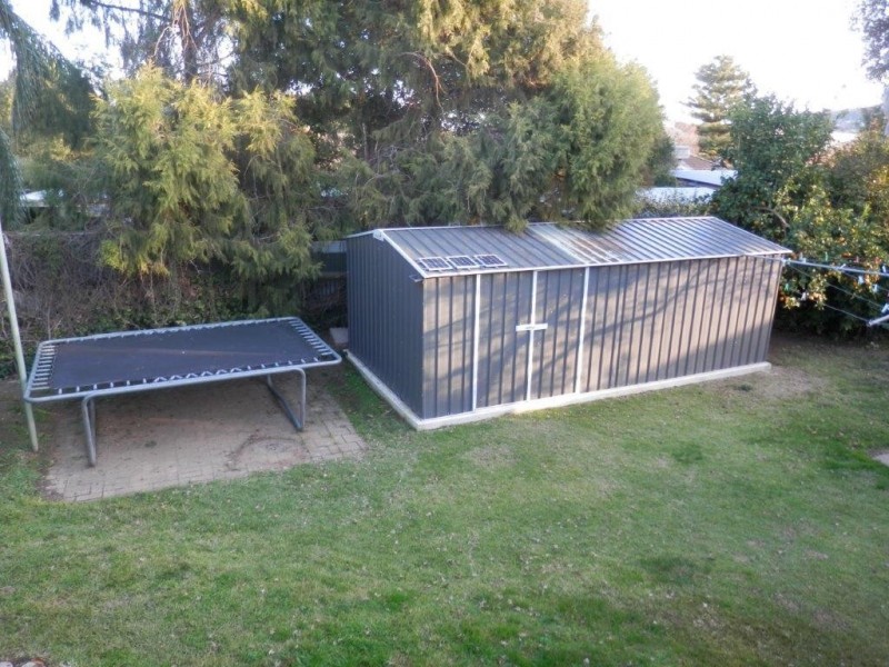 4 Acacia Street, Kooringal NSW 2650