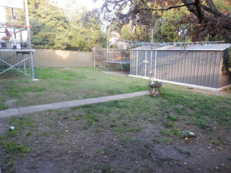 4 Acacia Street, Kooringal NSW 2650