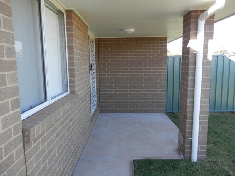 2A Ellerslie Street, Gobbagombalin NSW 2650