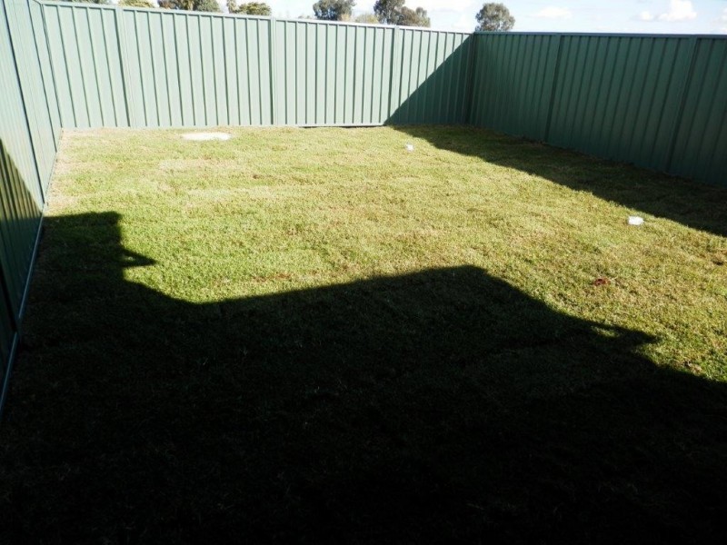 2A Ellerslie Street, Gobbagombalin NSW 2650