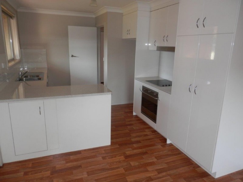 11 Tinga Crescent, Kooringal NSW 2650