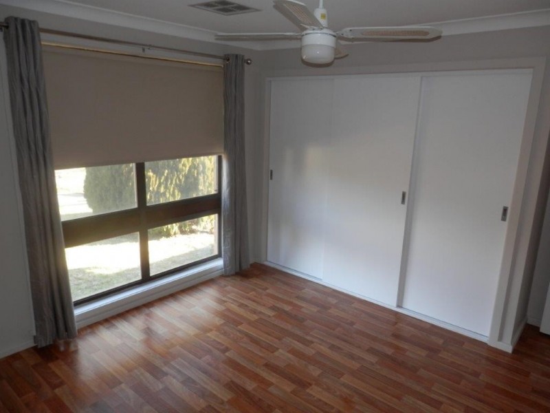 11 Tinga Crescent, Kooringal NSW 2650
