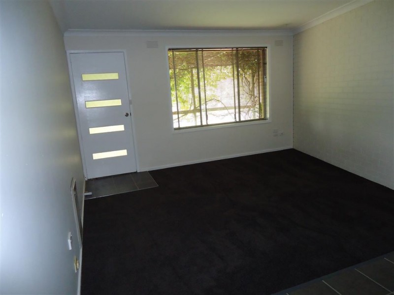 2/8 Ries Crescent, Tolland NSW 2650